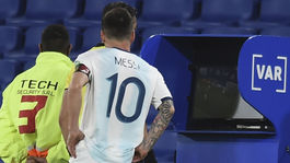 VAR neuznal Messiho gól, Argentínčania stratili body