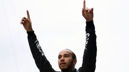 Famózny Hamilton. Má siedmy titul, vyrovnal sa Schumacherovi
