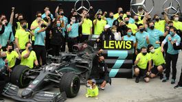 Morálny kompas či legenda, ktorú si F1 musí vážiť. Hamilton žne chválu