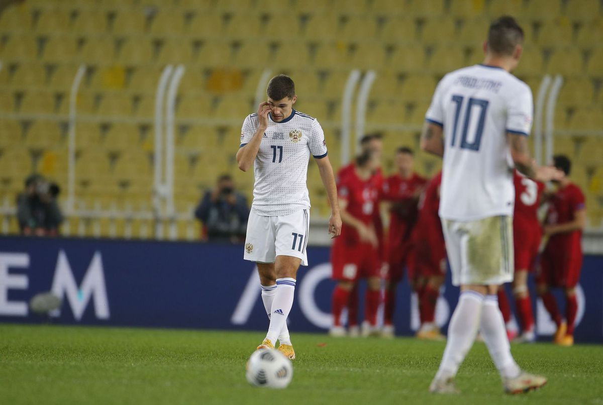 Ruský futbalista Roman Zobnin po tureckom góle.