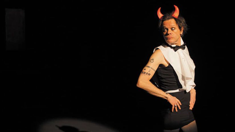 Robert Roth ako Lucifer v inscenácii Mercedes...