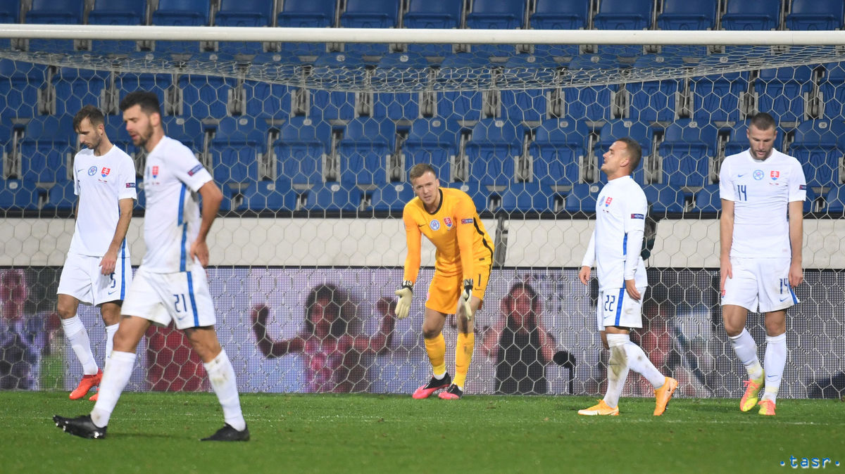 Slovenskí futbalisti po druhom inkasovanom góle...