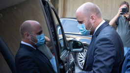 Naďove "opice". Politici sú na sociálnych sieťach agresívni