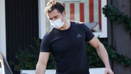 Messi či Ronaldo? Nie, tieto svalnaté stehná predvádza v uliciach fešák Bloom