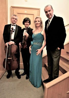 Moravské klavírne trio po koncerte. Zľava -...