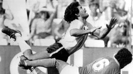 Maradonu bránil Barmoš. Pamiatku na Diega mu vzali