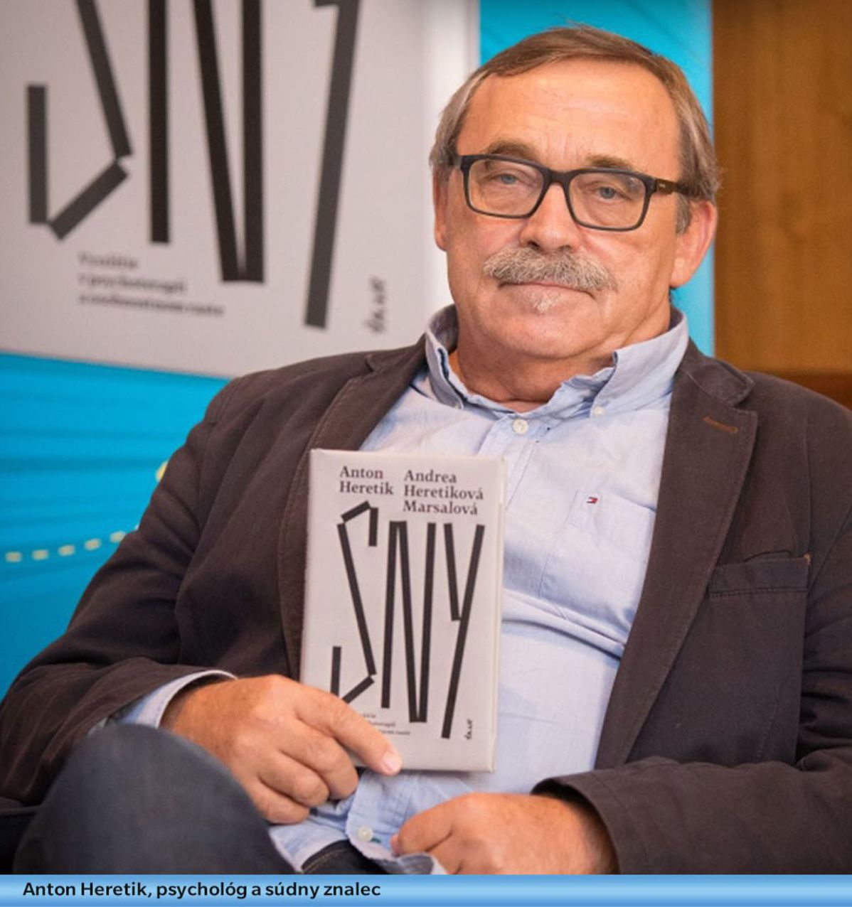 Anton Heretik s knihou Sny.