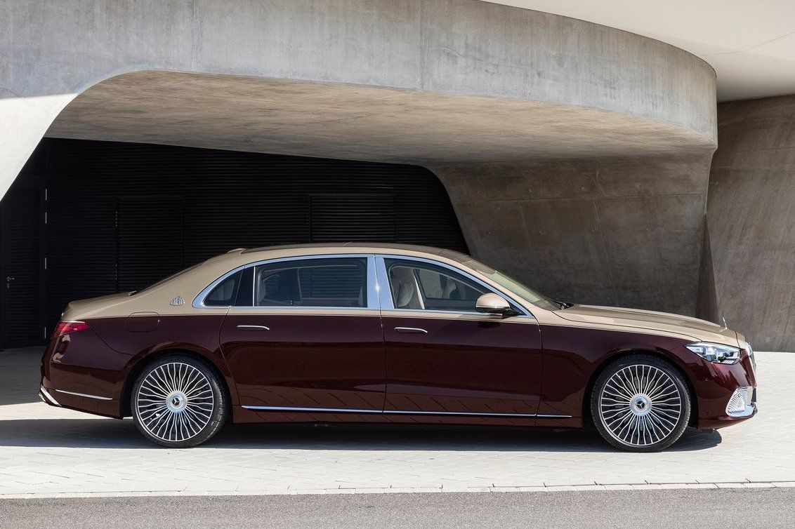 V porovnaní s predĺženou triedou S je Maybach S...