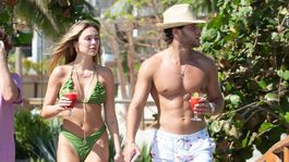 Ako z katalógu! Dcéra Rinny a Hamlina v Mexiku ukazuje sexy telo aj svojho svalovca