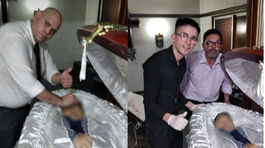 Argentína zúri! Funebrák otvoril truhlu a spravil si s Diegom selfie