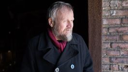 Spisovateľ Jan Novák: Kundera sa svojej komunistickej viery drží dodnes