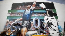 Na ihrisku, na tribúne, rozhodcovia boli všade. Božiu ruku nikto nevidel