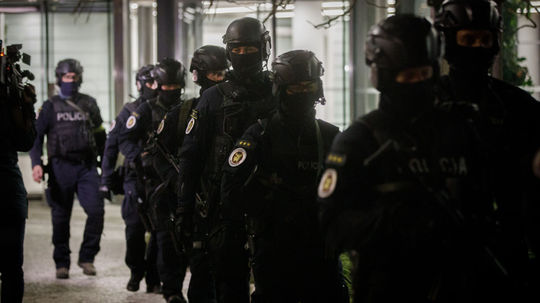 Polícia pred sídlom finančnej skupiny Penta v...
