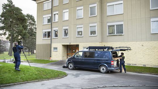 Švédku, ktorú podozrievali, že desiatky rokov väznila svojho syna, zbavia obvinení