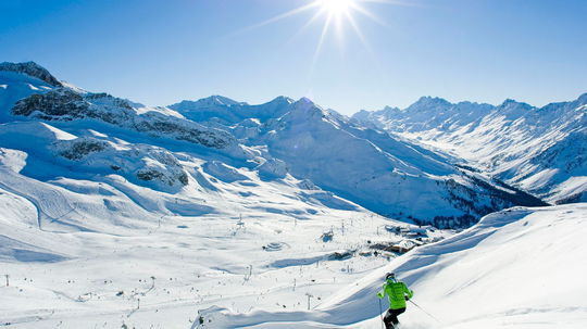 Vianočná lyžovačka v Rakúsku? Len pre domácich