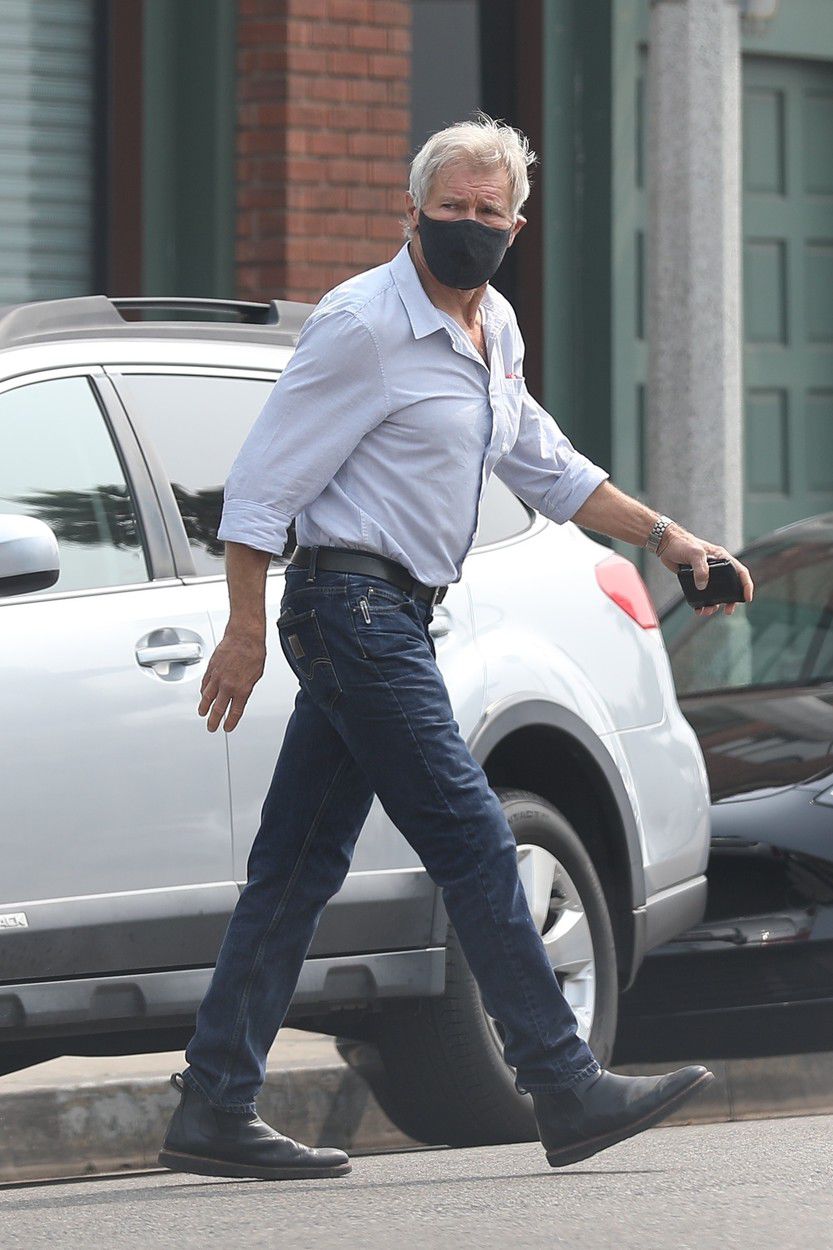 Harrison Ford na ulici vo Venice.
