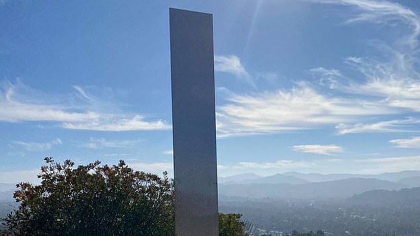 Photo of V Kalifornii sa tentoraz objavil záhadný monolit.  Objasnenie zmiznutia z Utahu je objasnené – Turizmus – Cestovanie