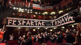 Z trnavského divadla aréna? Ultras to po predstavení rozbalili