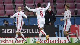 Duda premenil penaltu, Kolínu to nepomohlo. Bayern nezaváhal