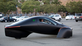 Aptera: Elektromobil s dojazdom 1 600 kilometrov ide do predaja