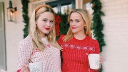 Witherspoon uprosila svoju krásnu dcéru, aby si obliekla vianočný sveter... Čo nasledovalo?