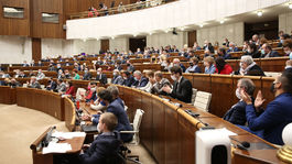 Nakazení poslanci bez príznakov dostali výnimku. Môžu ísť hlasovať o núdzovom stave