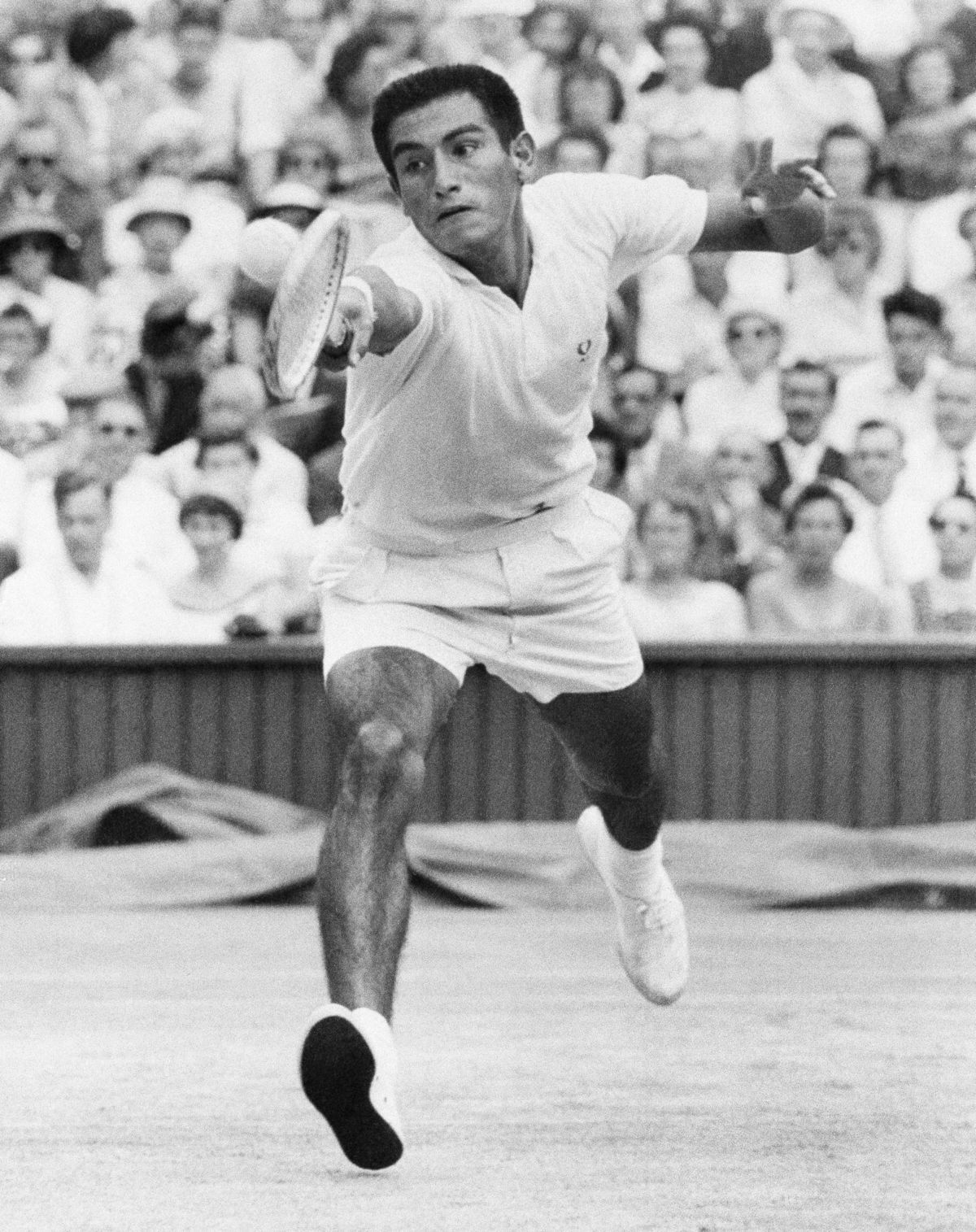 Alex Olmedo počas finále Wimbledonu 1959, v...