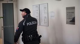 Desať policajtov v kauze šikany rómskych chlapcov v Košiciach oslobodili