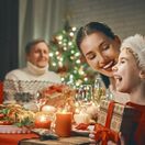 Vianoce, rodina, sviatočná večera, radosť, darček