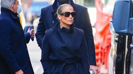 MAXI-málne štýlová?! Skúste to v kabáte ako Jennifer Lopez, tu je 9 inšpirácií