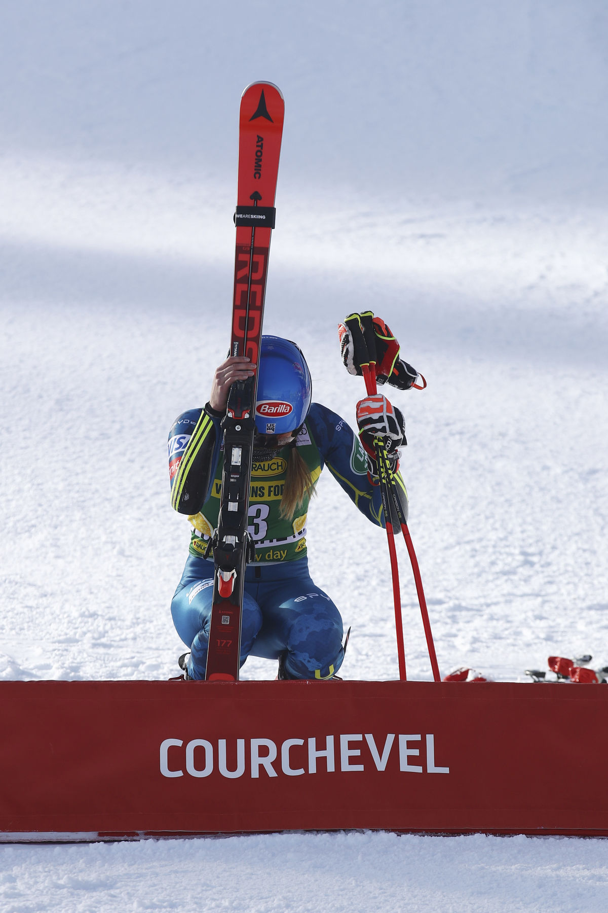 Dojatá Mikaela Shiffrinová v cieli obrovského...
