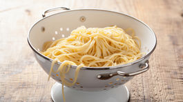 Ani minútu! Prečo by ste nemali nechať cestoviny v sitku či cedidle? 