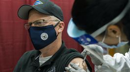 USA medzi prvými zaočkovali šéfa Pentagonu