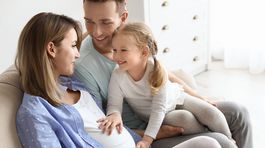 Zmeny pri tehotenských dávkach sú diskriminačné, tvrdí stredisko pre ľudské práva