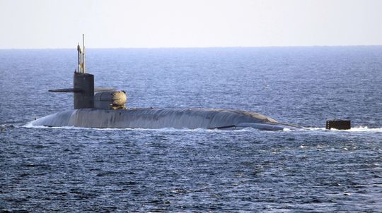 Americká jadrová ponorka narazila do neidentifikovaného objektu