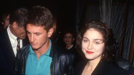 Speváčka Madonna a jej prvý manžel Sean Penn na zábere z roku 1990.