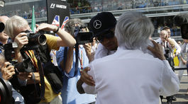 Ecclestone sa pustil do aktivistu Hamiltona: Radšej by mal mlčať