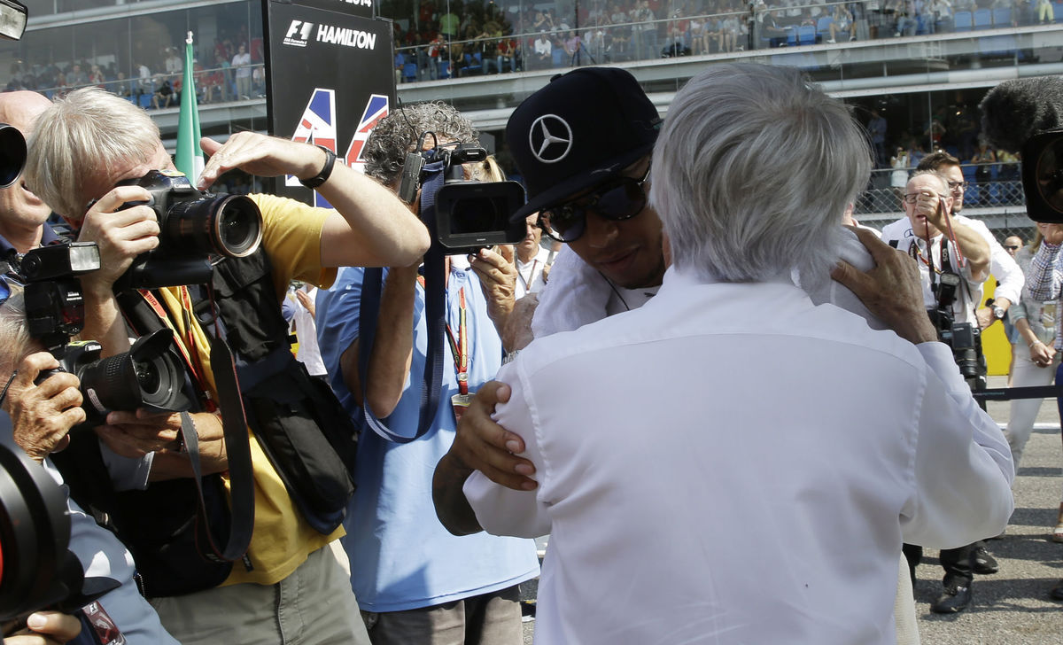 Lewis Hamilton a Bernie Ecclestone na VC...