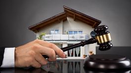 Daniari začali vymáhať nezaplatené dane z predaja domu či bytu. Ľuďom posielajú listy