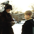 MSDHOAL FE003Herci Brenda Fricker a Macaulay Culkin vo filme Sám doma 2.