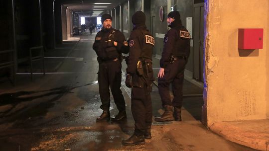 Pri francúzskom Saint-Juste zastrelili troch policajtov, útočníka našli mŕtveho
