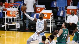 Lakers odčinili nevydarený vstup, James prepísal vianočné štatistiky 