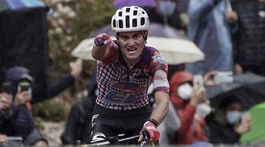 Najlepší vrchár z Gira skončil na operačnom stole. Zrazilo ho auto