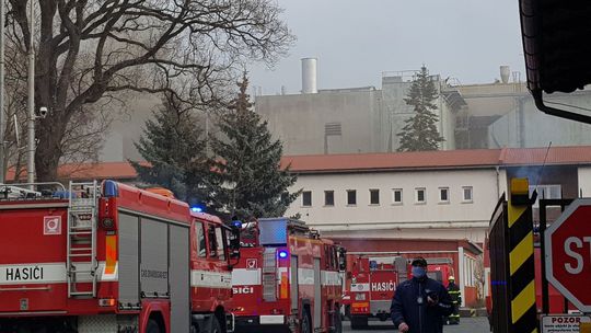 Po výbuchu v Kolíne horí elektráreň, požiar je pod kontrolu