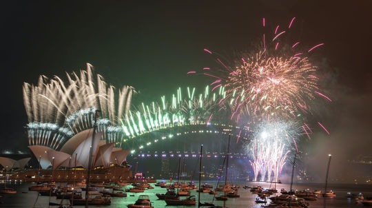 Opera v Sydney (Austrália) a Harbour Bridge,...