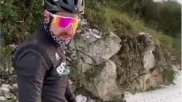 Všade ľad a sneh. Slováci na čele so Saganom i tak šľapú do pedálov