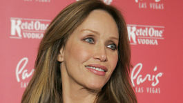 Bond-girl Tanya Roberts je nažive, bojuje v nemocnici! Správy o smrti hovorca poprel 