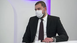 Ako a kde vymôcť škodu pri poškodení auta na výtlku či odškodné za úraz na chodníku?