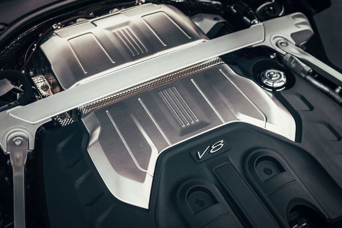 Vidlicový 8-valec 4,0 V8 generuje 404 KW a...