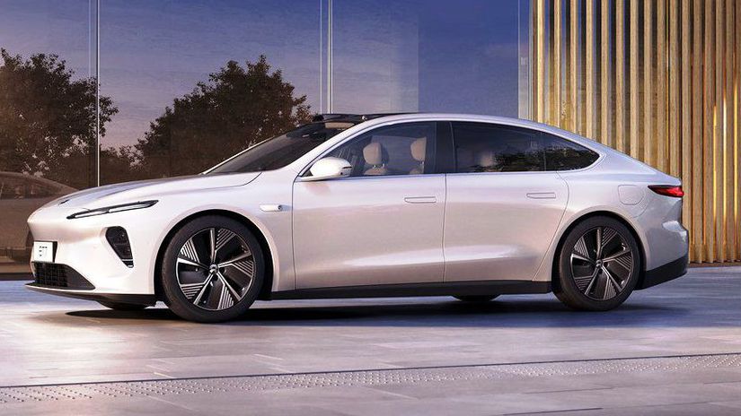 Aerodynamický fastback má dĺžku takmer 5,1 metra.